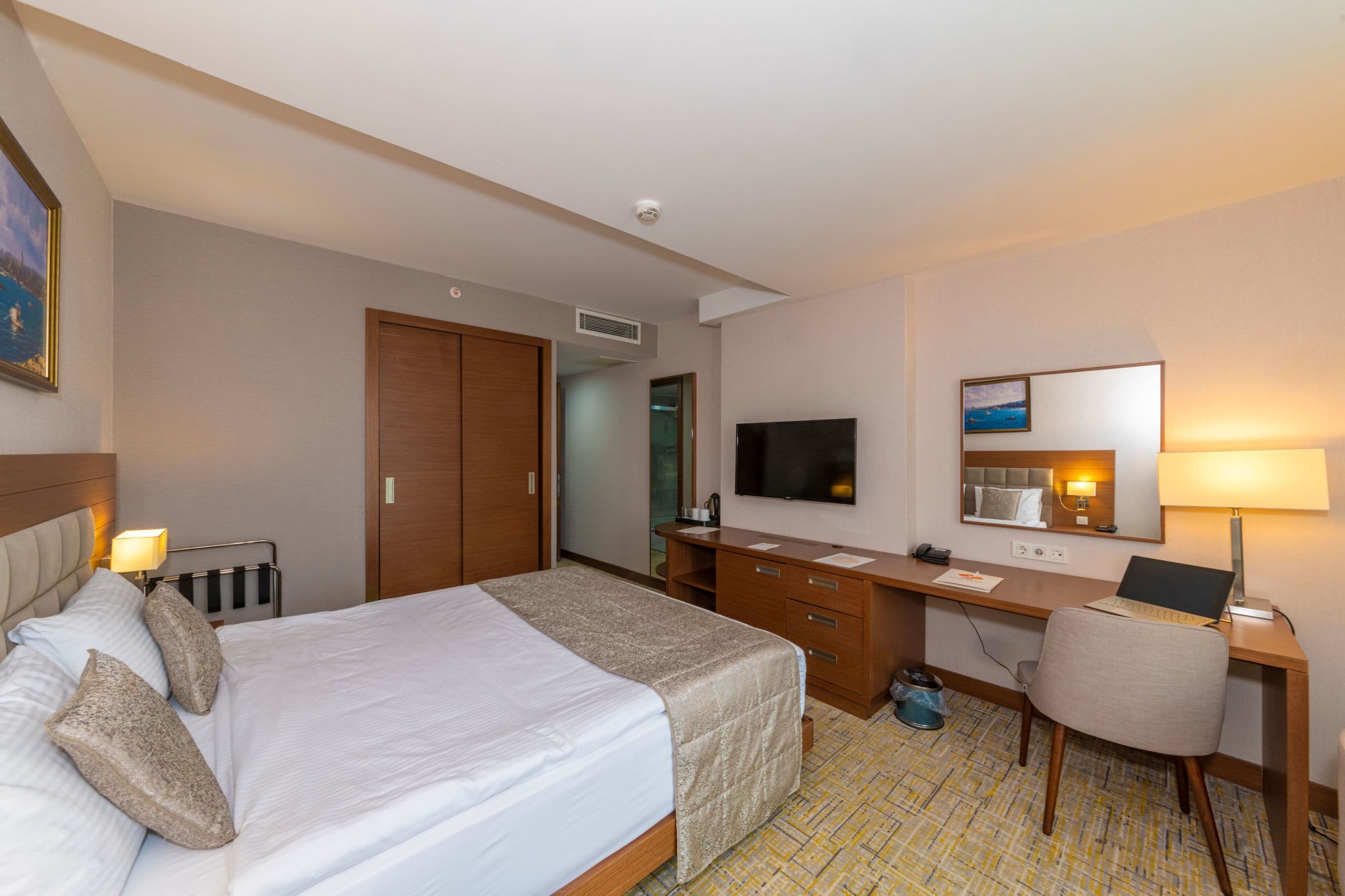 Land Park Hotel-11